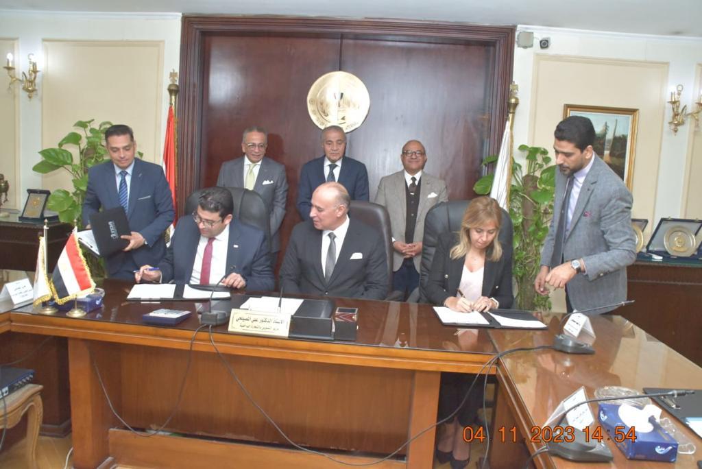 لإصدار "بطاقة السجل التجاري الرقمية".. بروتوكول تعاون بين "التموين" و"التجاري الدولي" و"فيزا"